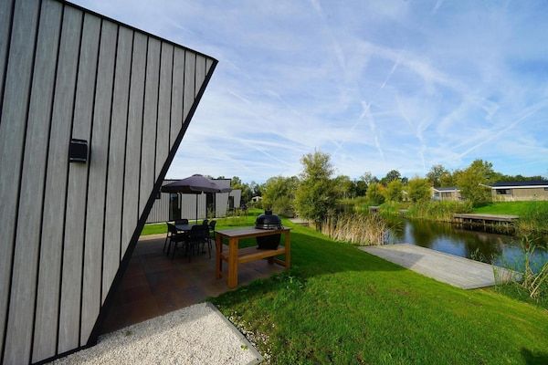 Buitenkant - Chalet midden in de natuur met terras voor 6 in Kampen (4)