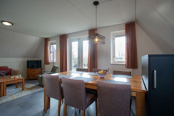 Eetkamer - Vakantiehuis met tuin in Plasmolen (2)