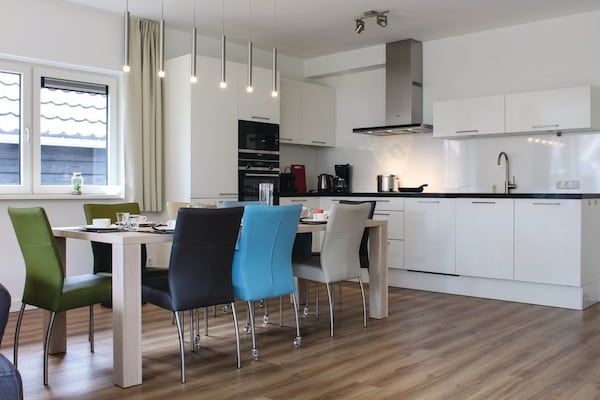 Keuken - Villa in Friesland met Sauna en Bubbelbad in Idskenhuizen (3)