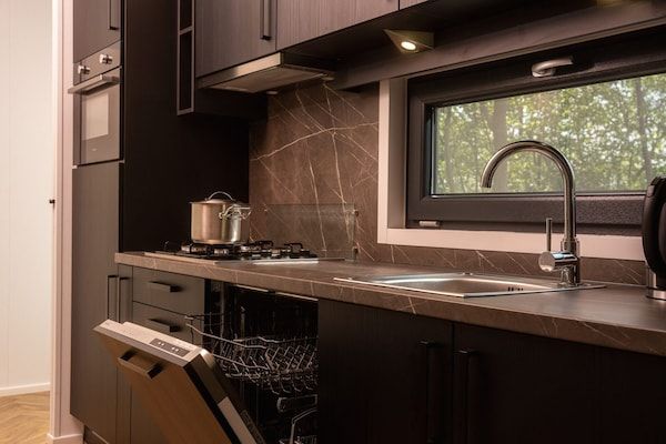 Keuken - Elegant houten vakantiehuisje voor 4 personen met bubbelbad in Rijssen (3)