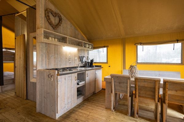 Keuken - Safaritent vlakbij Lauwersmeerpark in Vierhuizen (3)