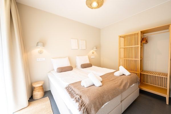 Slaapkamer - Waterlodge in Nederland met Paddleboarden in Zeewolde (4)