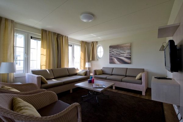 Woonkamer - Villa in Cadzand-Bad bij Noordzeestrand in Cadzand-Bad (2)