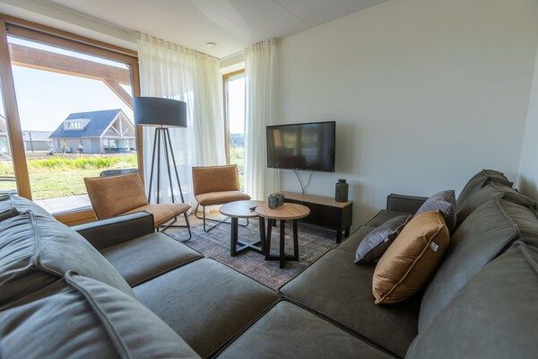 Woonkamer - Luxe duinvilla met laadstation in Cadzand (2)