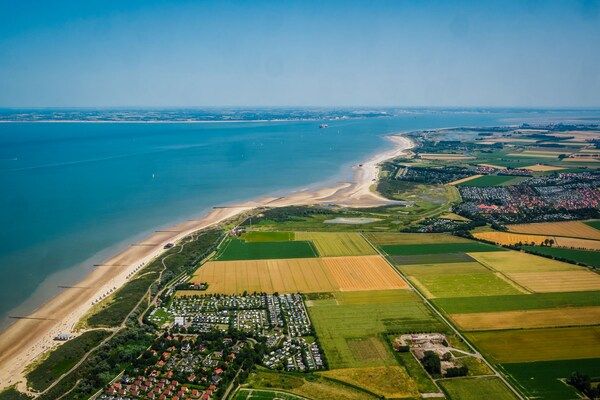 Park - Luxe duinvilla op een vakantiepark in Cadzand (5)
