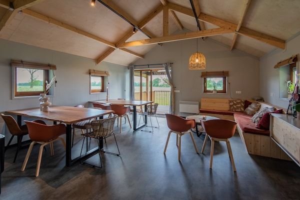 Woonkamer - Lodges in Drenthe met Uitzicht op Weiden in Ruinerwold (2)