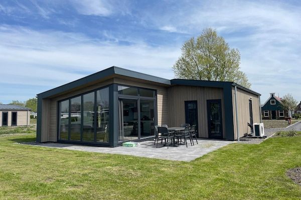 Buitenkant - Modern chalet met 2 badkamers in West-Graftdijk (1)