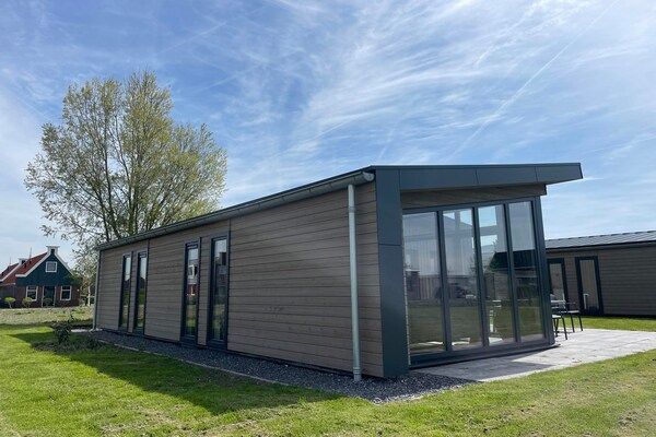 Buitenkant - Modern chalet met 2 badkamers in West-Graftdijk (5)