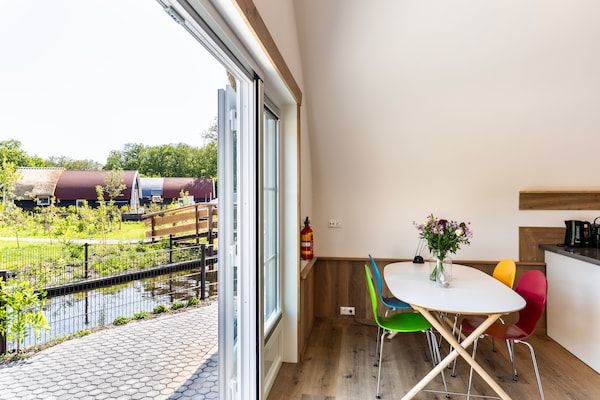 Eetkamer - Vakantiehuis in bos bij vijver in Baars (4)