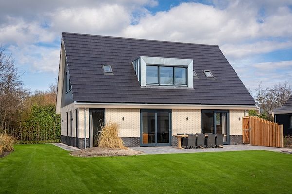 Buitenkant - Vakantiehuis op Texel met eigen terras in De Cocksdorp (1)