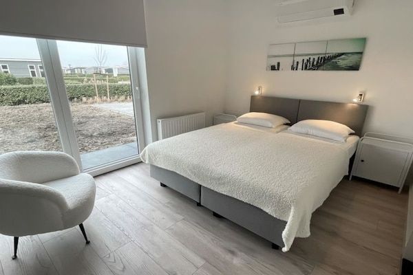 Slaapkamer - Vakantiehuis in Zeeland met Workation-optie in Wemeldinge (3)