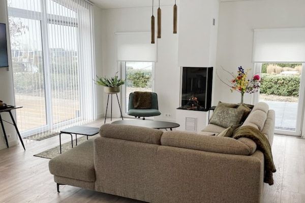Woonkamer - Vakantiehuis in Zeeland met Workation-optie in Wemeldinge (5)