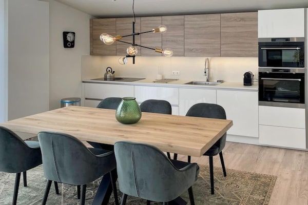 Eetkamer - Vakantiehuis in Zeeland met Workation-optie in Wemeldinge (4)