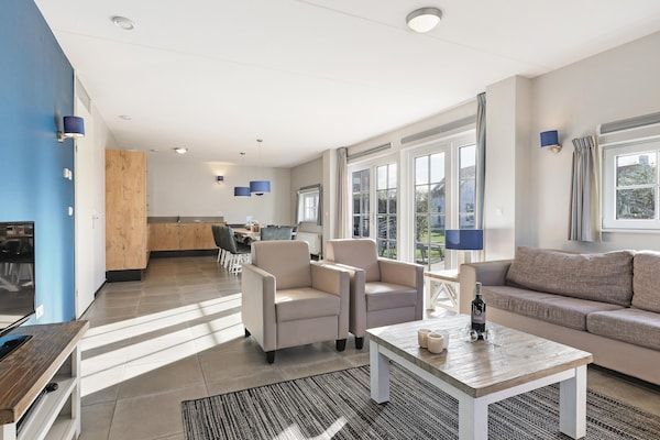 Woonkamer - Vakantiehuis in Zeeland bij Noordzeestrand in Nieuwvliet (2)