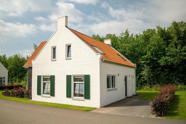 Buitenkant - Vakantiehuis in Zeeland bij Noordzeestrand in Nieuwvliet (2)
