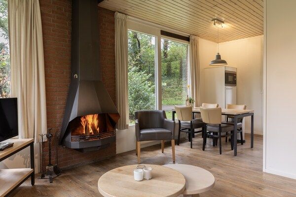 Woonkamer - Bungalow in Putten bij Veluwebos in Putten (2)