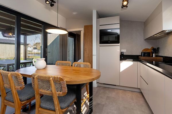 Keuken - Lakeside Bliss in Friesland in Delfstrahuizen (3)