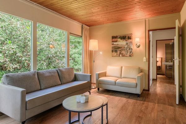 Woonkamer - Bungalow in Nederland met COPD-vriendelijke stijl in Putten (2)