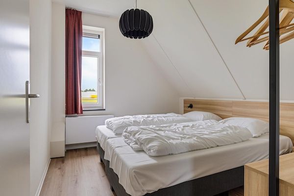 Slaapkamer - Vakantiehuis in Medemblik met eigen steiger in PS Opperdoes (5)