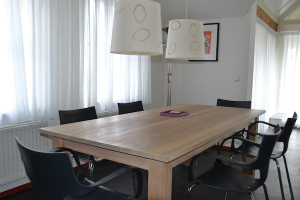 Eetkamer - Villa aan het water met privé-aanlegsteiger in Wanneperveen (3)