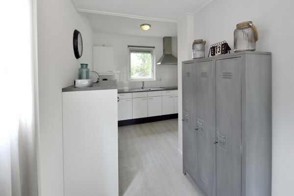 Keuken - Vakantiehuis in Steendam met tuin in Steendam (5)