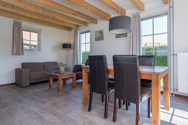 Woonkamer - Vakantieverblijf De Stelhoeve in Wemeldinge (5)
