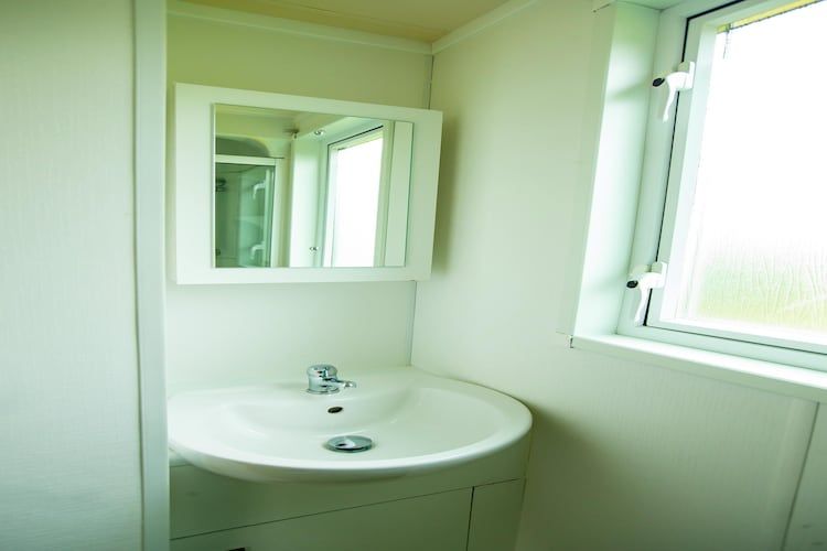 De badkamer van Recreatiepark Duinhoeve 10 in Udenhout