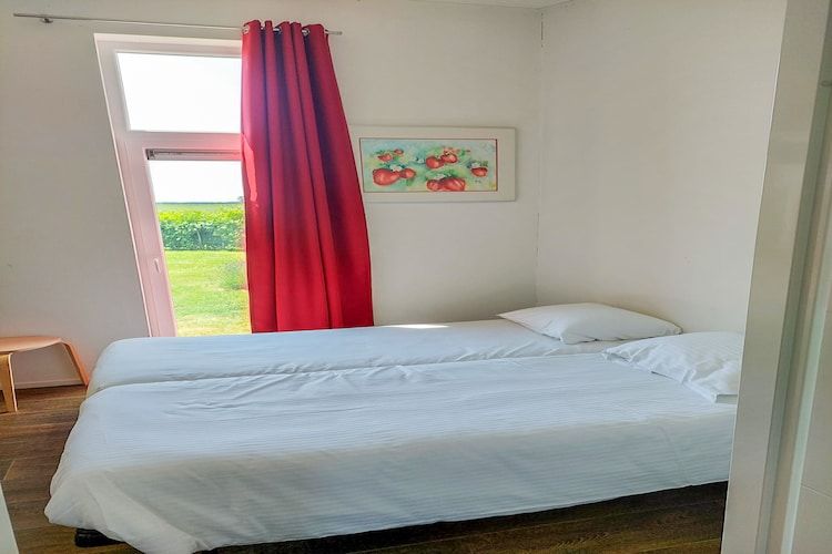 Een slaapkamer van Water Resort Oosterschelde 51 in Wemeldinge