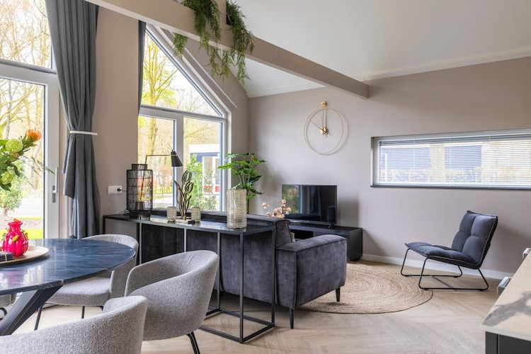 De woonkamer van Vakantiepark Latour 4 in Oirschot